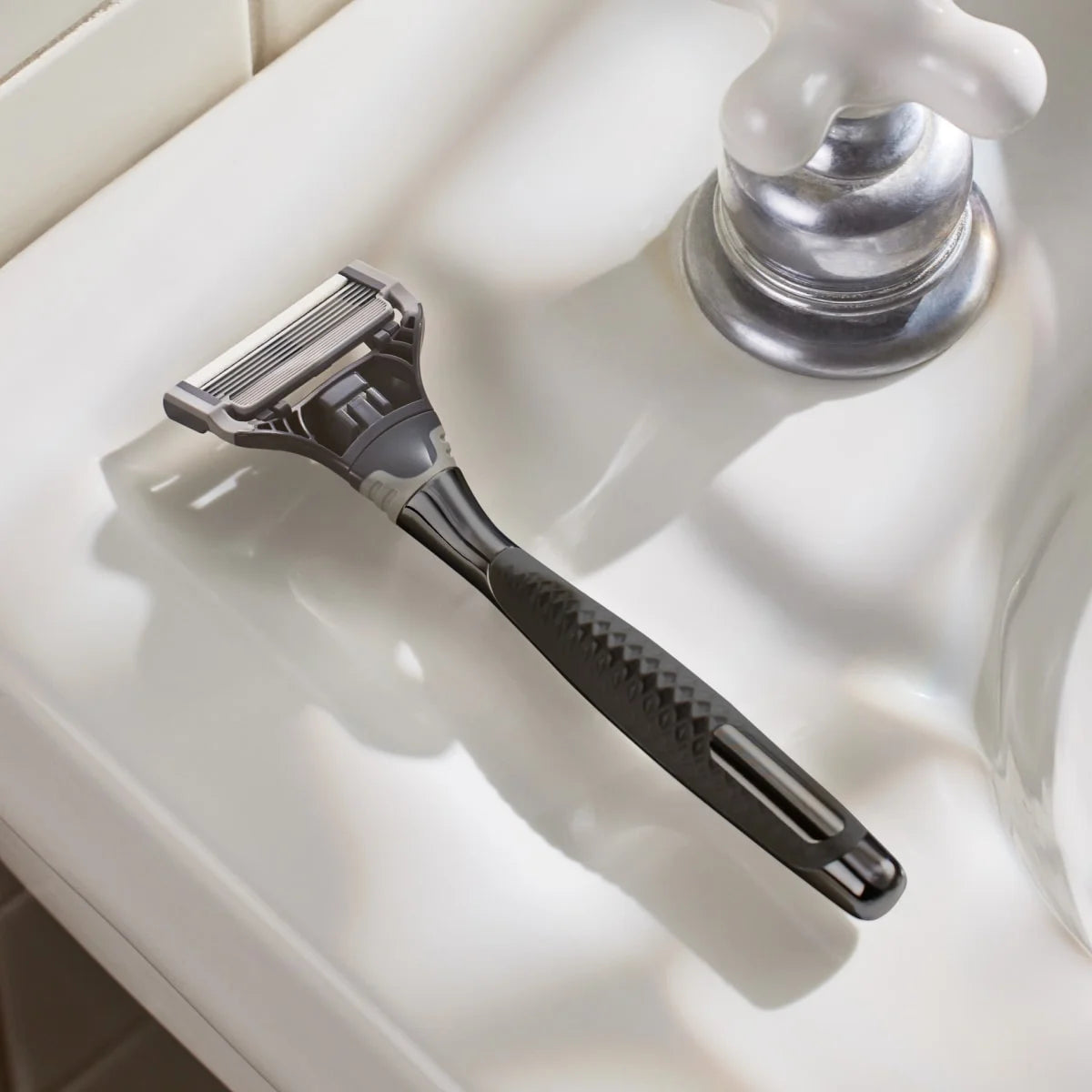 Winston Razor Handle for Men, Includes 5 Razor Blade Cartridges, Ink Chrome